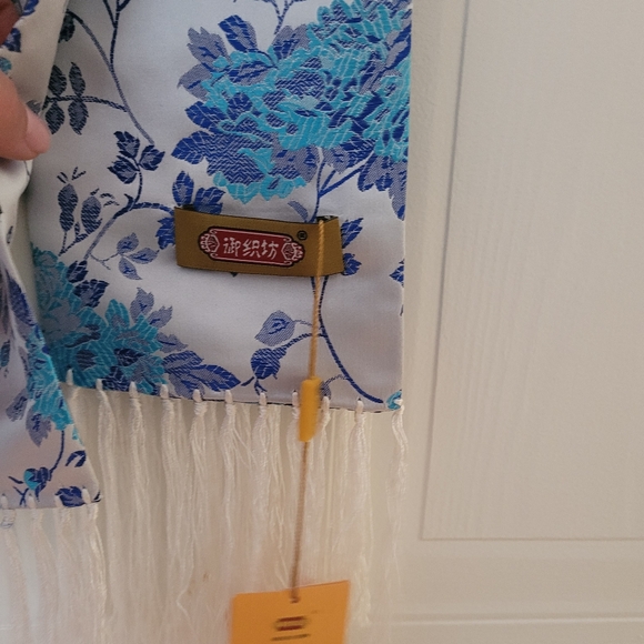 NWT Blue embroidered Chinese long scarf with fringe - Picture 3 of 4